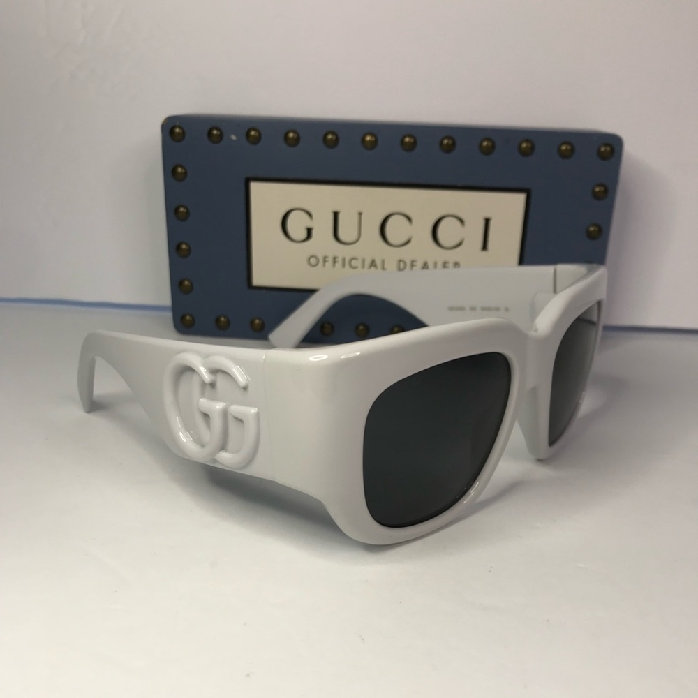 New - 100%Authentic Gucci Grey Square Ladies Sunglasses GG1545S 003